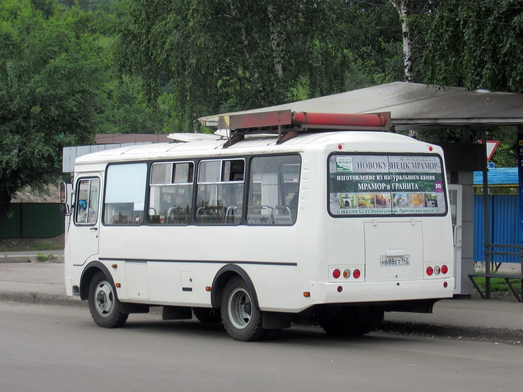 Новокузнецк. ПАЗ-32054 н688ет