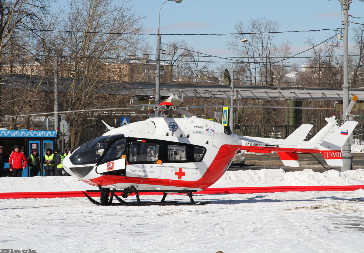Москва. Многоцелевой вертолет Eurocopter EC145 № RA-01887