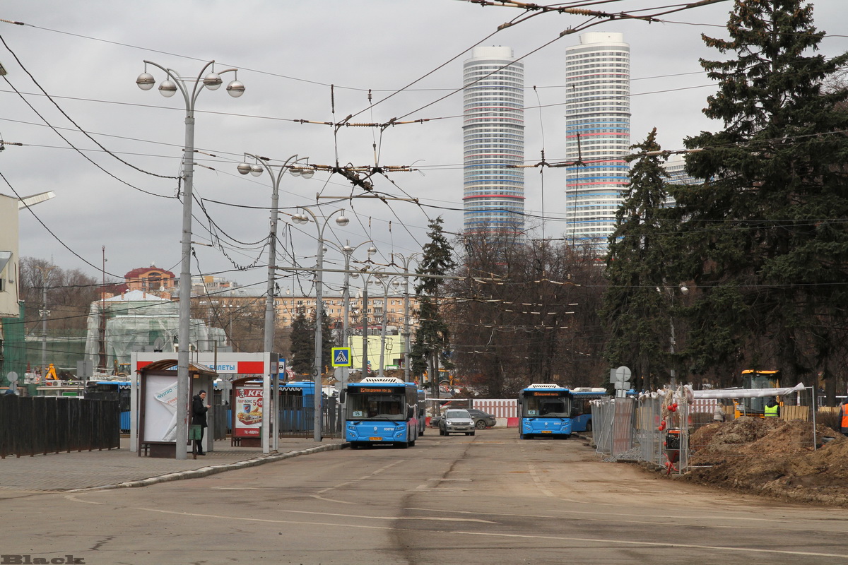 Москва. Закрытая для троллейбусов конечная станция ВДНХ-Южная