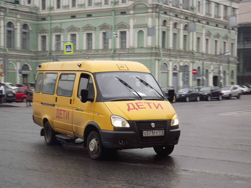 Газель спб. Газель в Питере. Газели Санкт-Петербург маршрутки. Маршрутка Газель Казань. Автобус Газель Санкт Петербург.