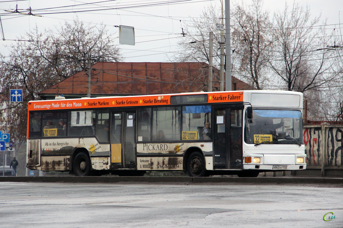 33 автобус пермь. Фотобус Пермь man nl222. Пермский автобус ман. Автобус ман Пермь. Автобус ман Пермь маршрут 77.