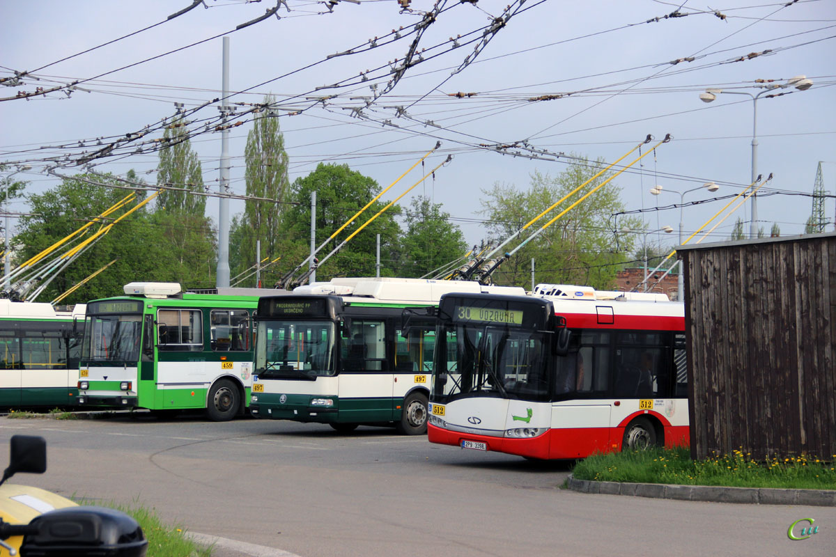 Пльзень. Škoda 24Tr Irisbus Citybus №497, Solaris Urbino 18 2P9 3398, Škoda 14TrM №459