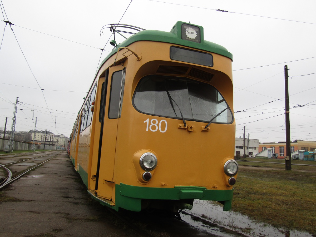 Минск. DWM GT8-D №180