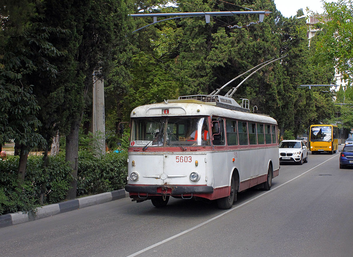Троллейбус шкода. Троллейбус Шкода Ялта. Skoda 9tr. Троллейбус Škoda 9tr. Крымский троллейбус Шкода 9tr.