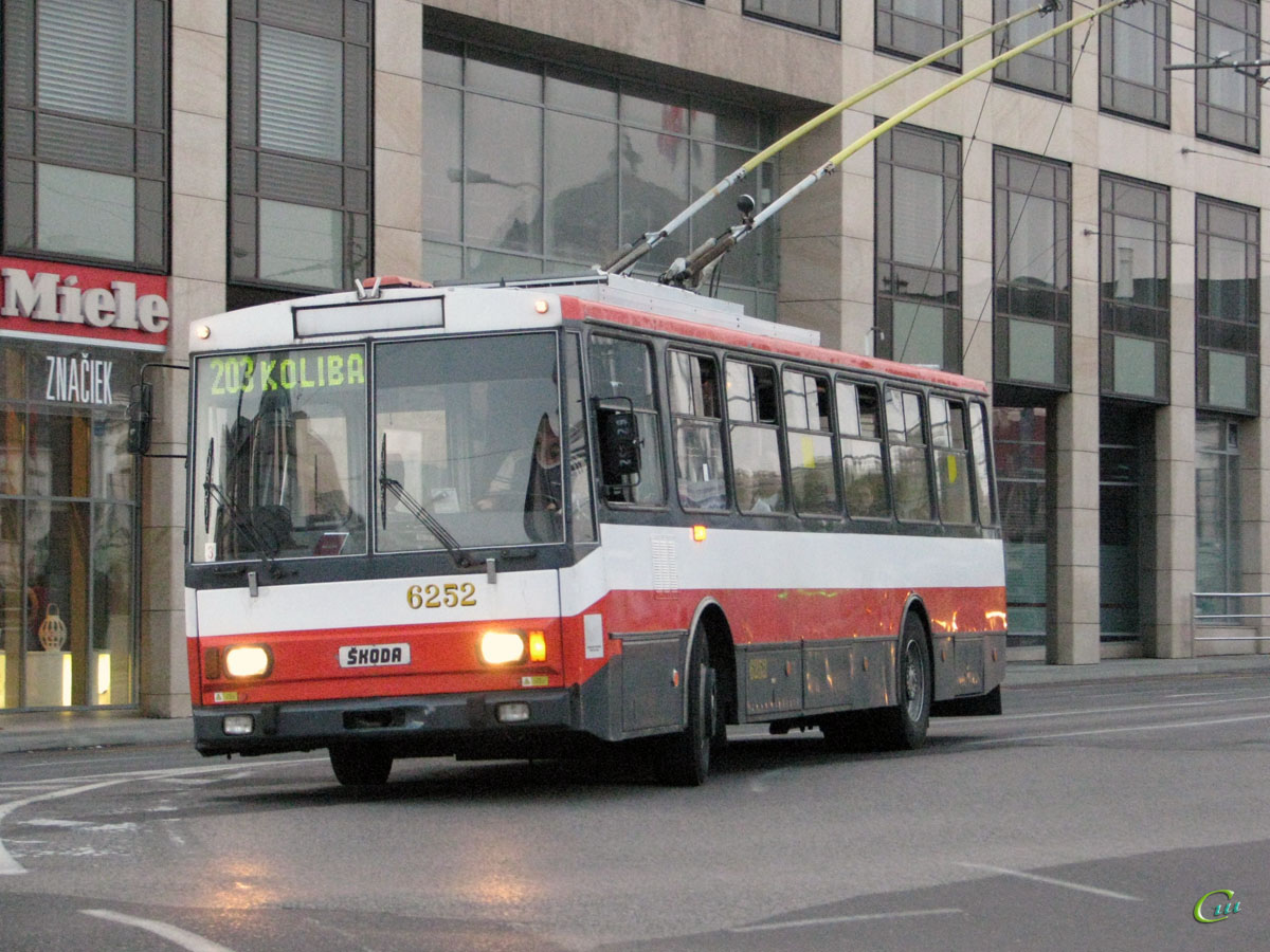 Братислава. Škoda 14Tr08/6 №6252