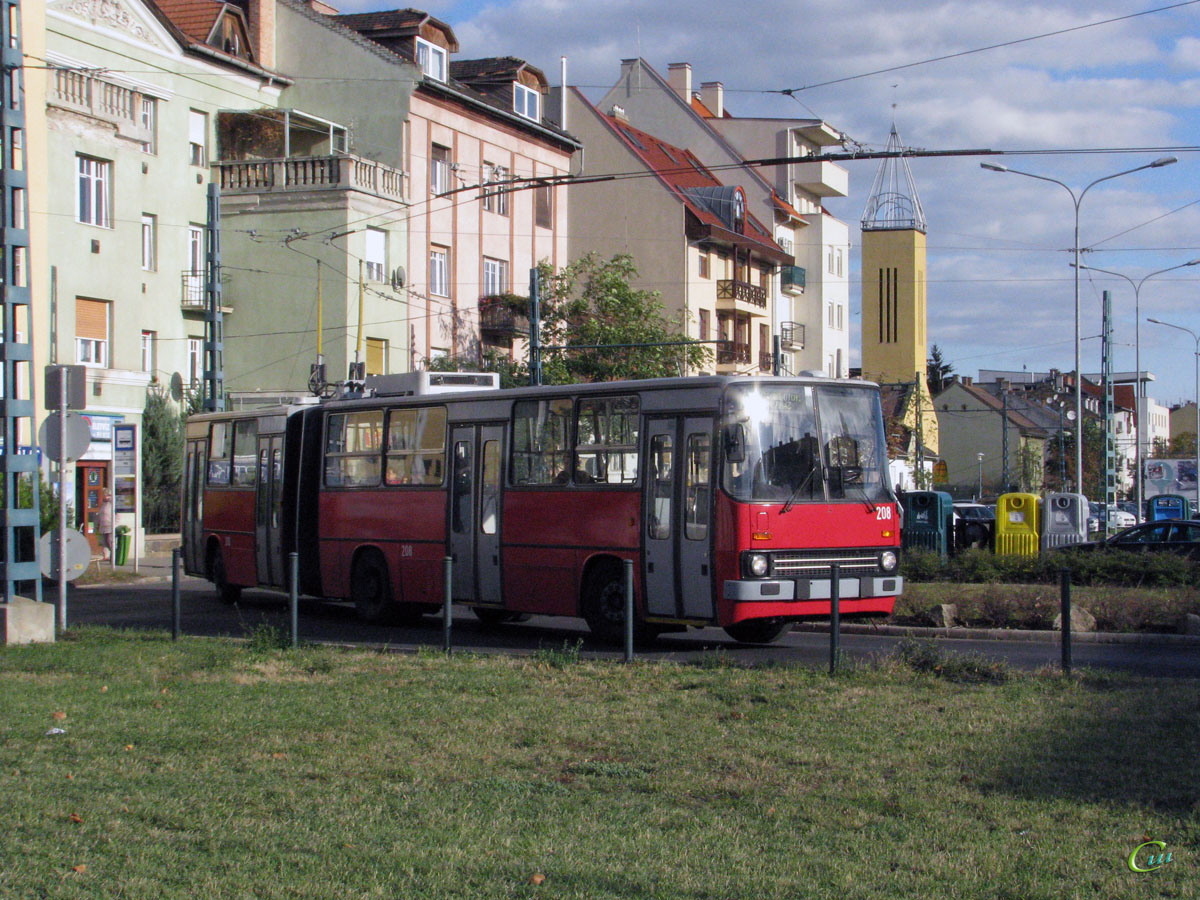Будапешт. Ikarus 280.94 №208