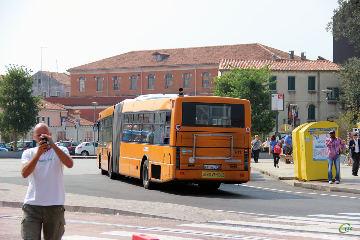 Венеция. BredaMenarinibus M321 AT 375 LD