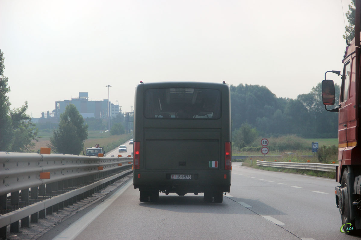 Верона. (автобус - модель неизвестна) EI BH 976