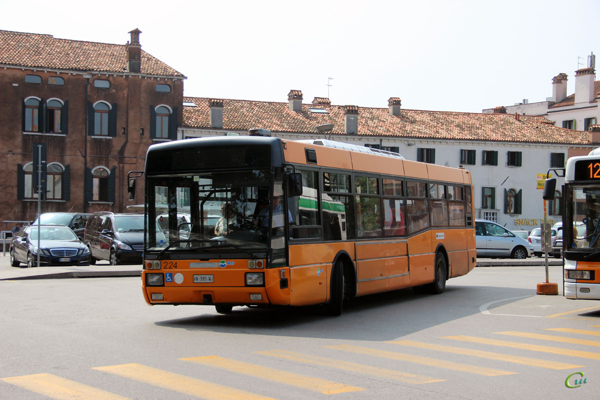 Венеция. BredaMenarinibus M221 AN 389 WJ