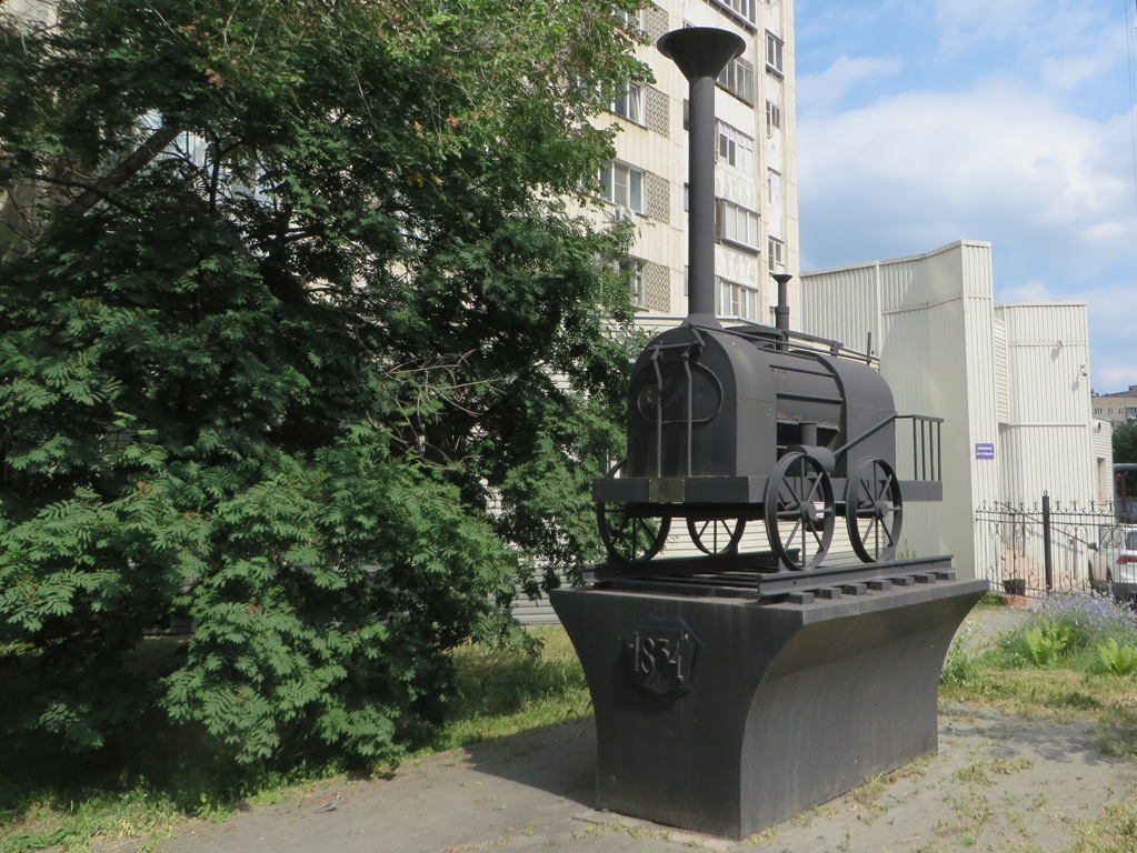 Челябинск. Памятник первому паровозу братьев Черепановых