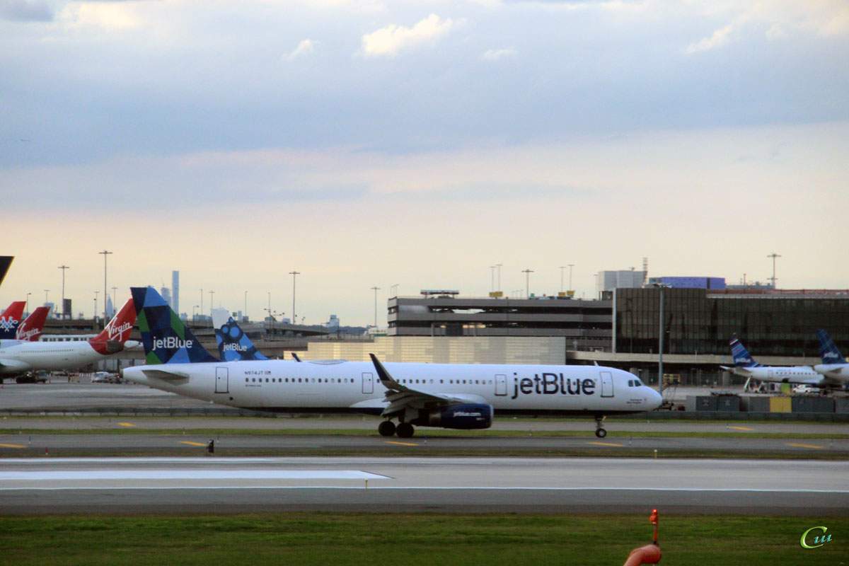 Нью-Йорк. Самолет Airbus A321 (N974JT) авиакомпании JetBlue Airways