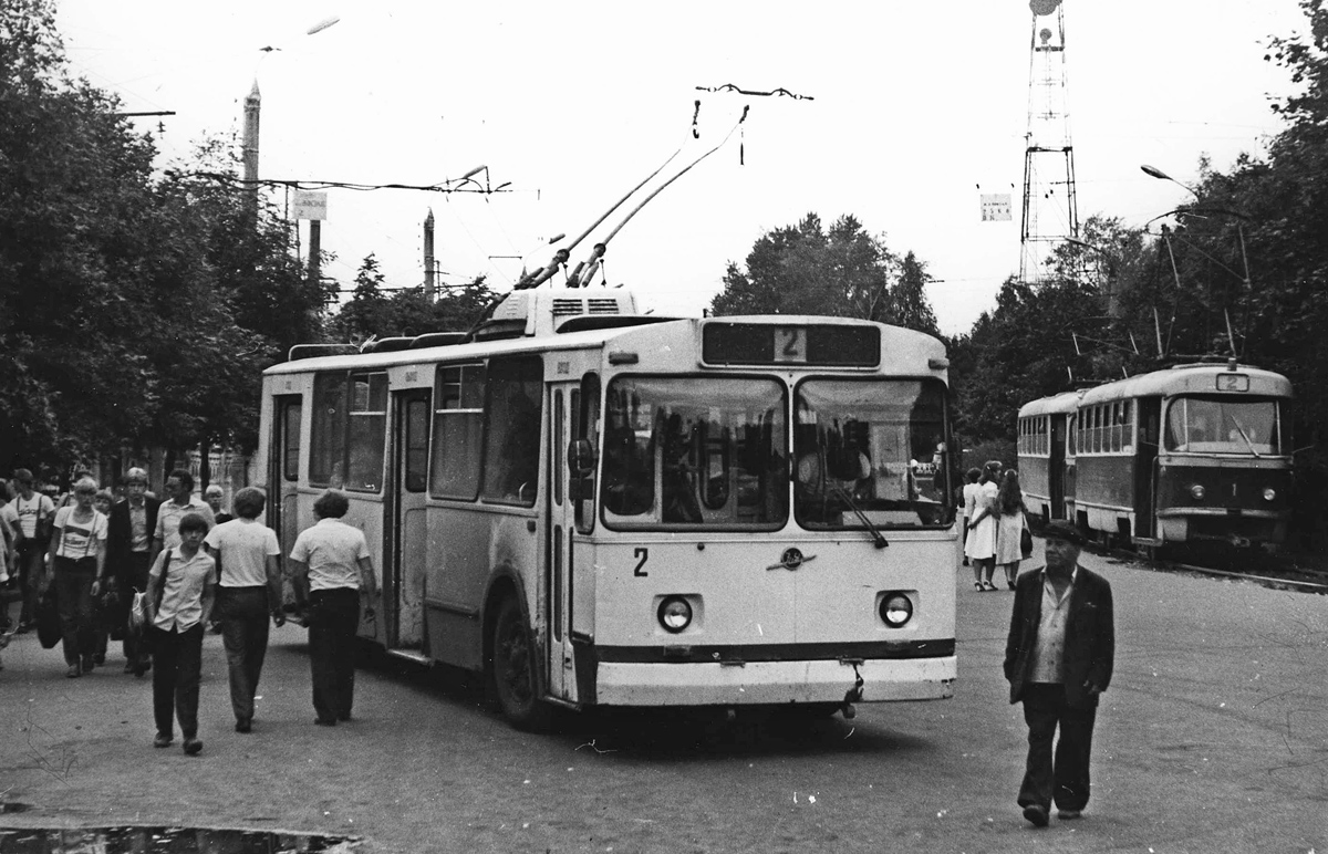 Тверь. ЗиУ-682В №2, Tatra T3 (двухдверная) №1