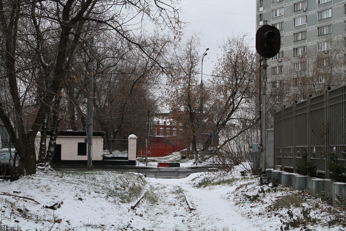 Москва. Остатки подъездного пути бывшего завода Кристалл