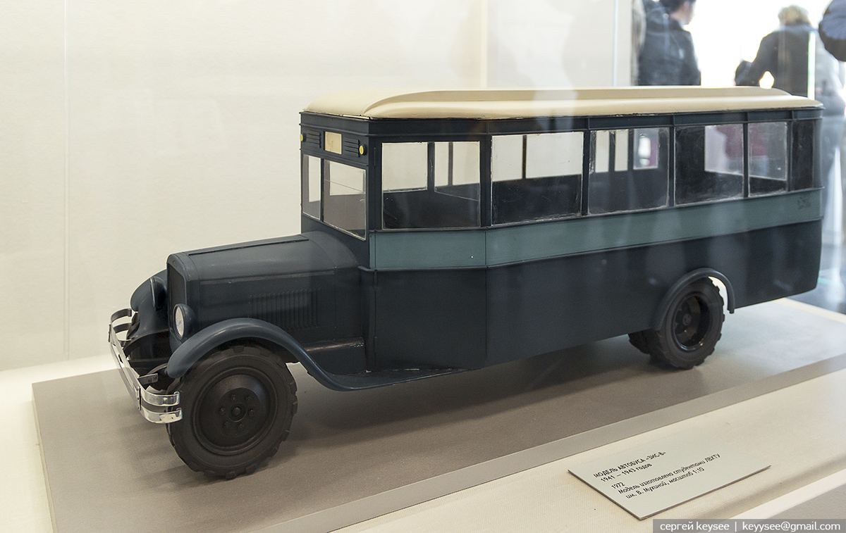 Всеволожск. Модель автобуса ЗиС-8 (1941-1943 гг), изготовлена студентами ЛВХТУ им