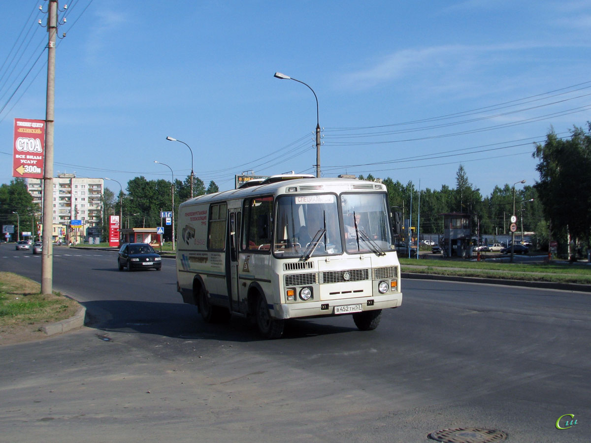 Великий Новгород. ПАЗ-32053-20 в452тн