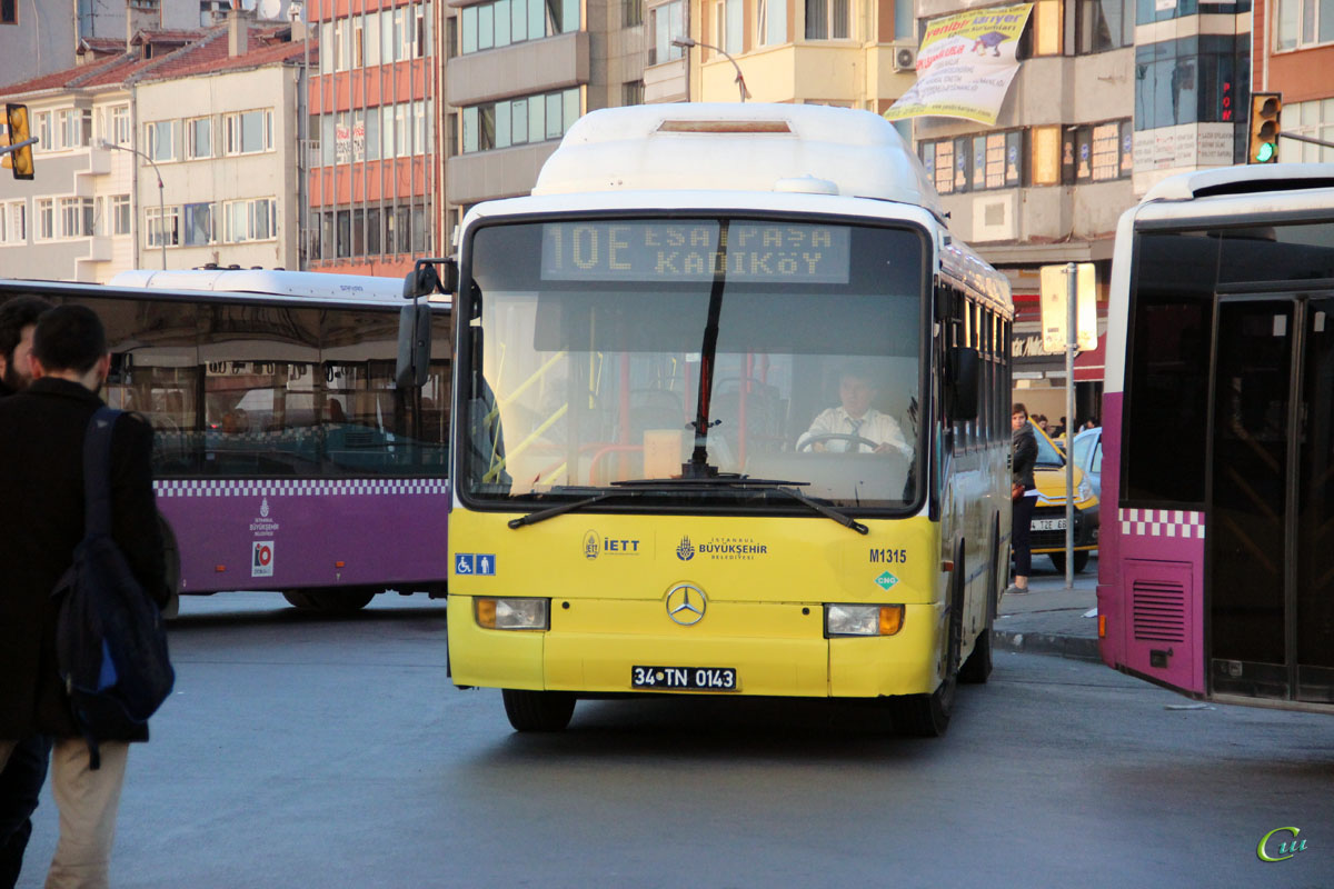 Стамбул. Mercedes-Benz O345 34 TN 0143