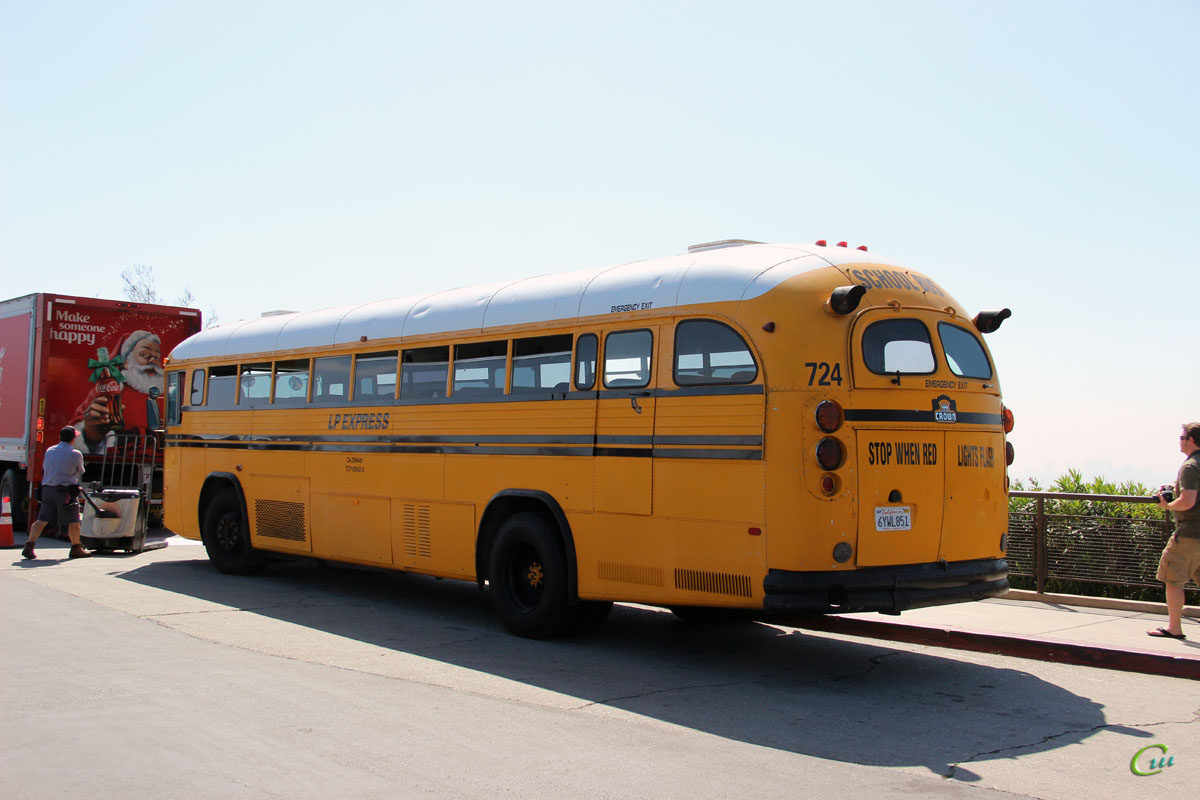 Лос-Анджелес. Crown Supercoach 6YWL851