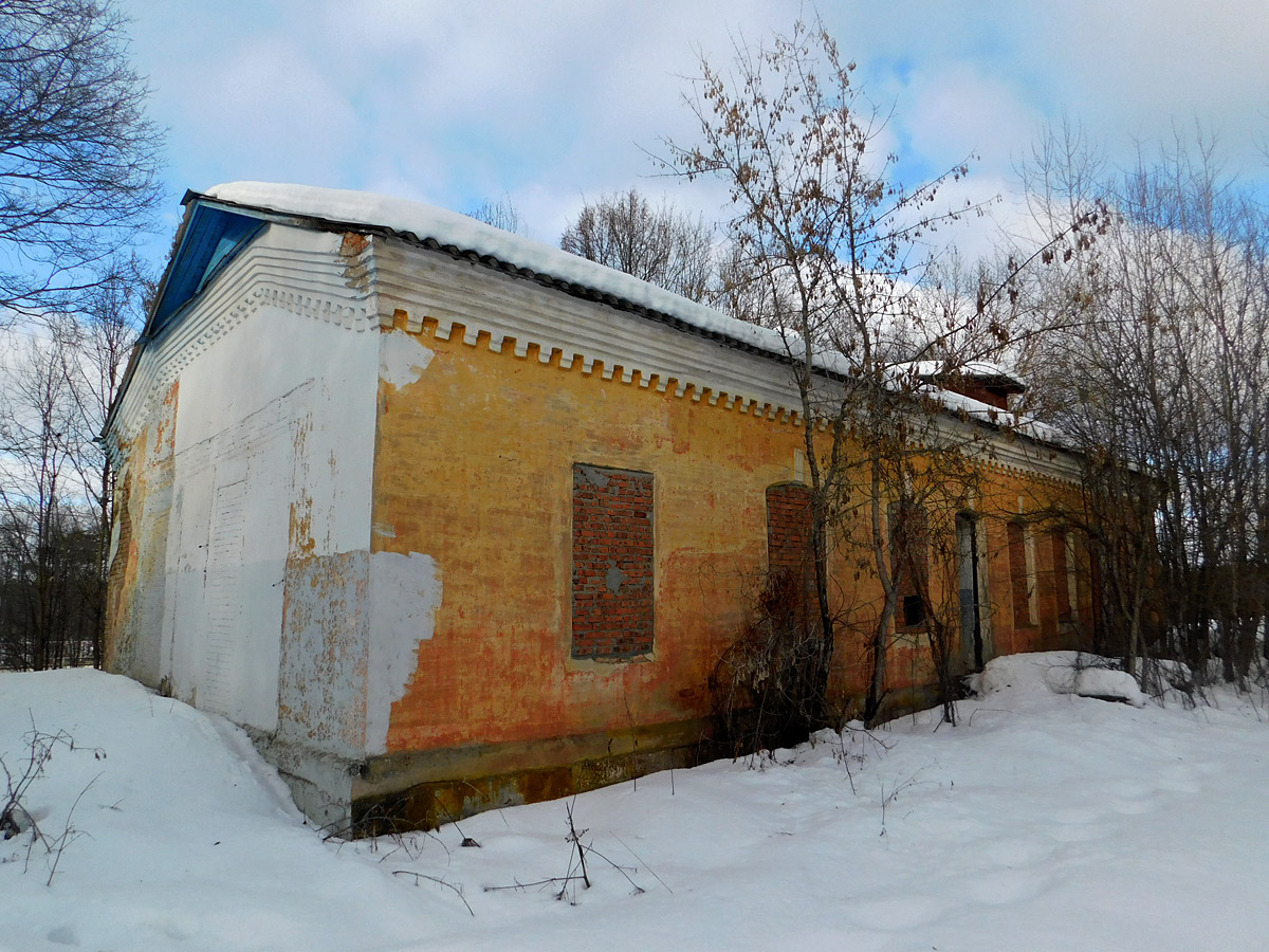 Калуга. Заброшенное здание вокзала времён постройки дороги