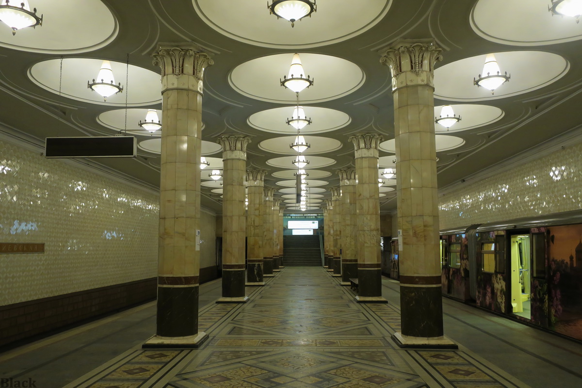 Москва. Станция Киевская, Филёвская линия
