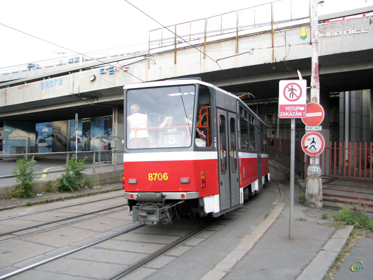 Прага. Tatra T6A5 №8706