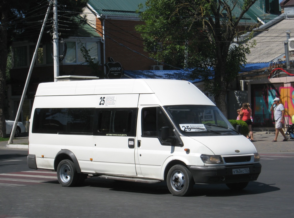 Анапа. Самотлор-НН-3236 (Ford Transit) х163кс