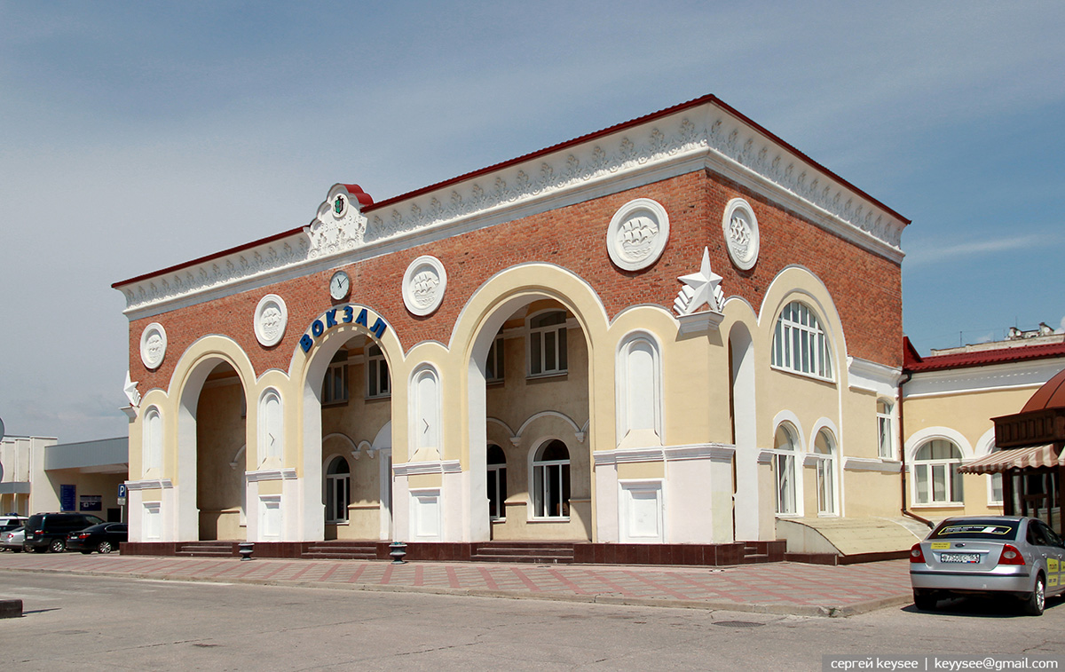 Евпатория. Здание железнодорожного вокзала