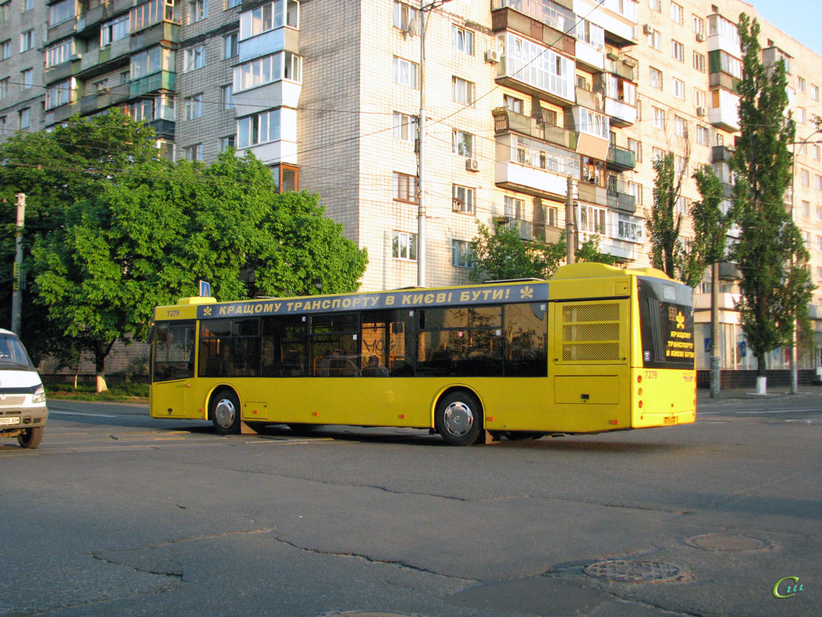 Киев. МАЗ-203.065 AA1816AA