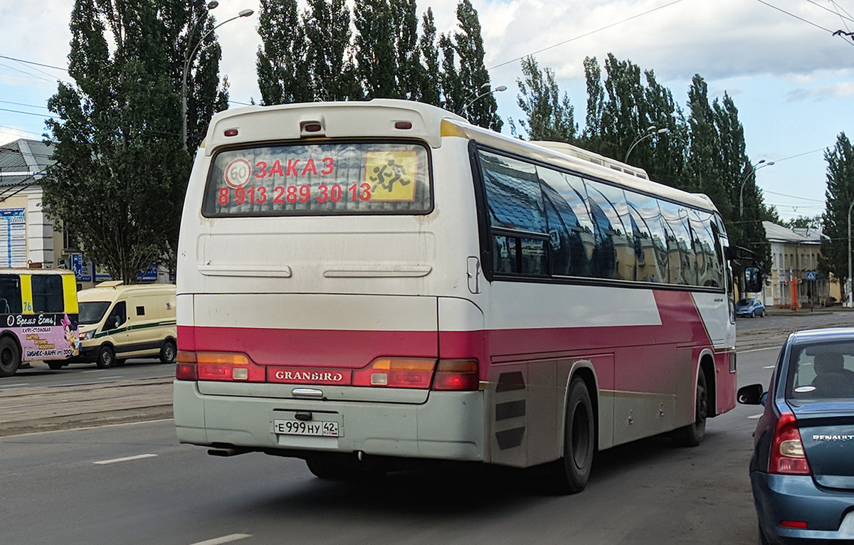 156 автобус кемерово. Kia Granbird Новокузнецк Кемерово. 193 Автобус Кемерово. Автобус Кемерово Мерседес номера. Hyundai м 43 автобус Кемерово Новосибирск.