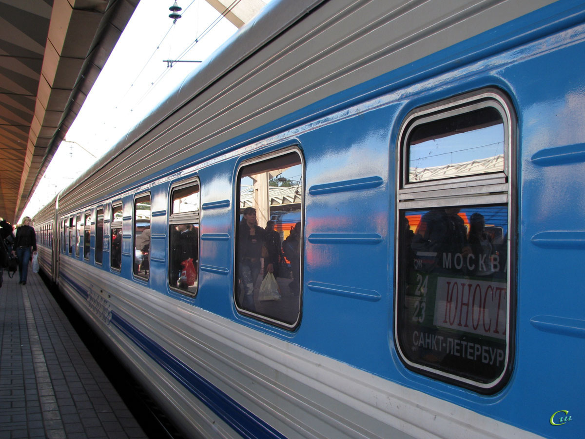 поезд фирменный экспресс москва санкт петербург