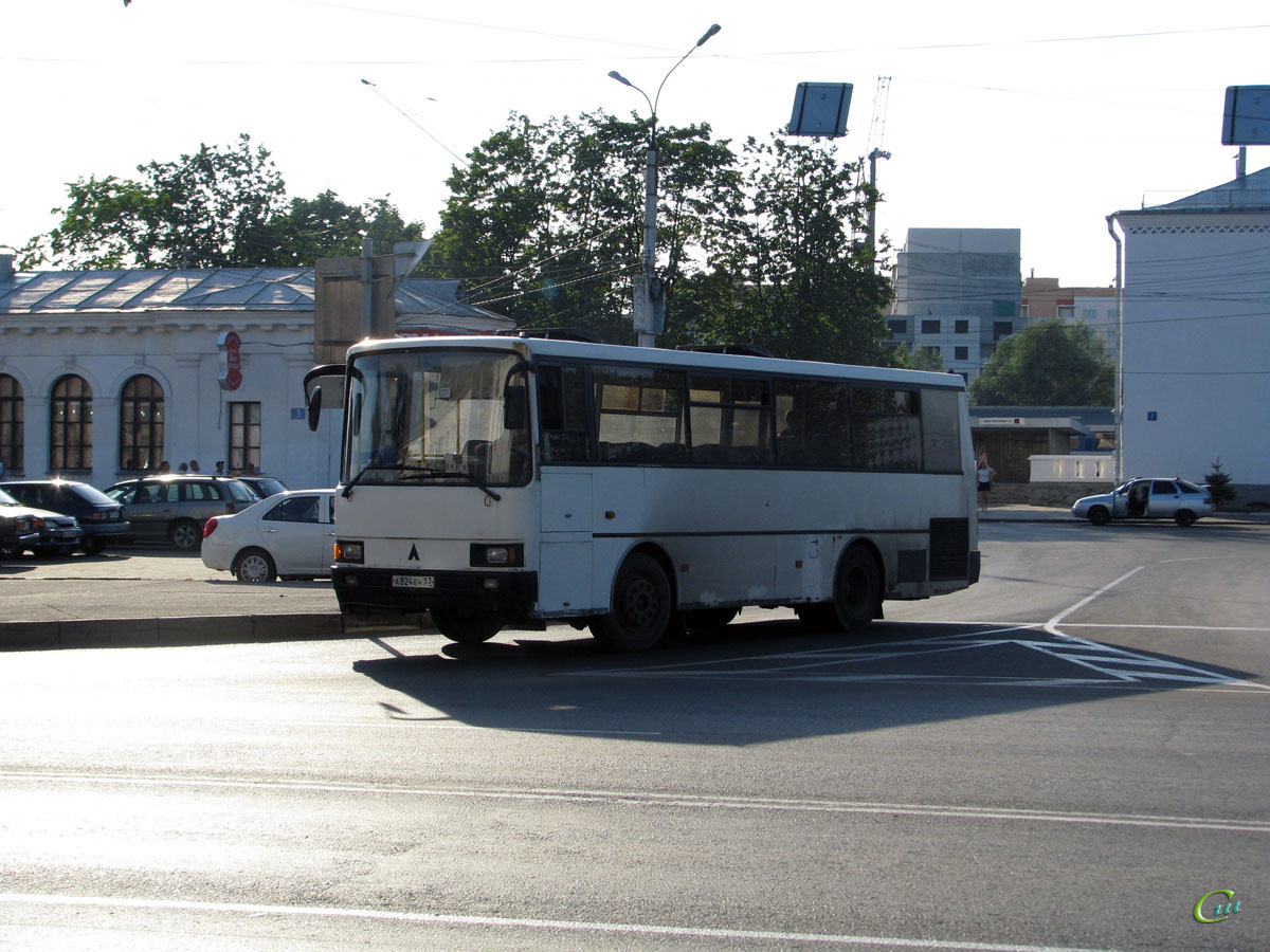 Великий Новгород. ЛАЗ-А1414 Лайнер-9 а824ен