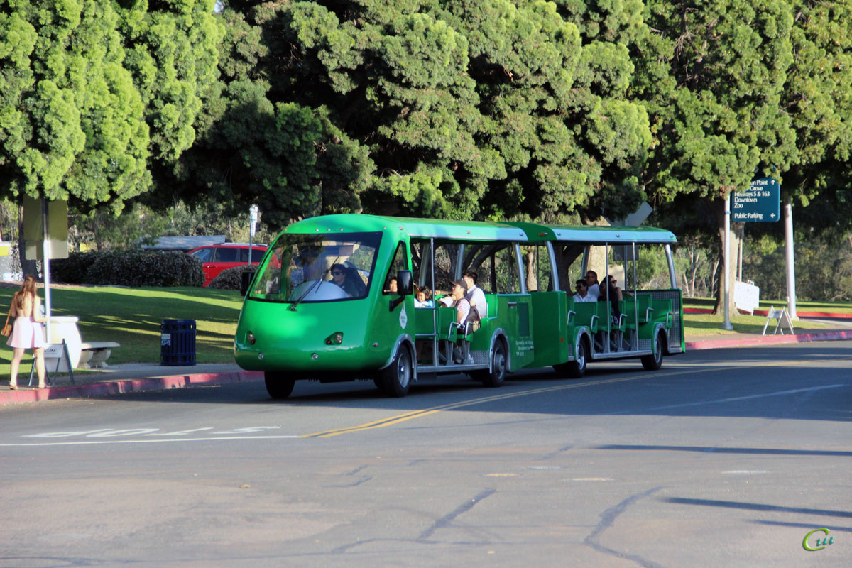 Сан-Диего. Миниавтобус для перевозки посетителей