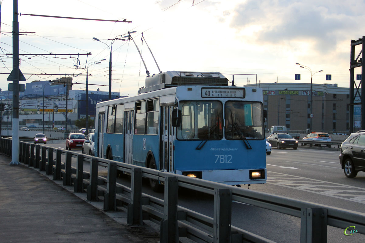 Троллейбус 40 изменение. Троллейбус 53 Москва. Троллейбус 40 Москва. Троллейбус 40 маршрут Москва. Автозаводской мост.
