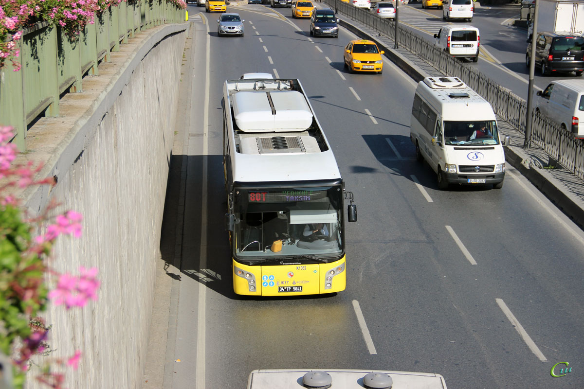 Стамбул. BredaMenarinibus Avancity+ L CNG 34 TP 5641, Volkswagen LT35 34 ED 3383