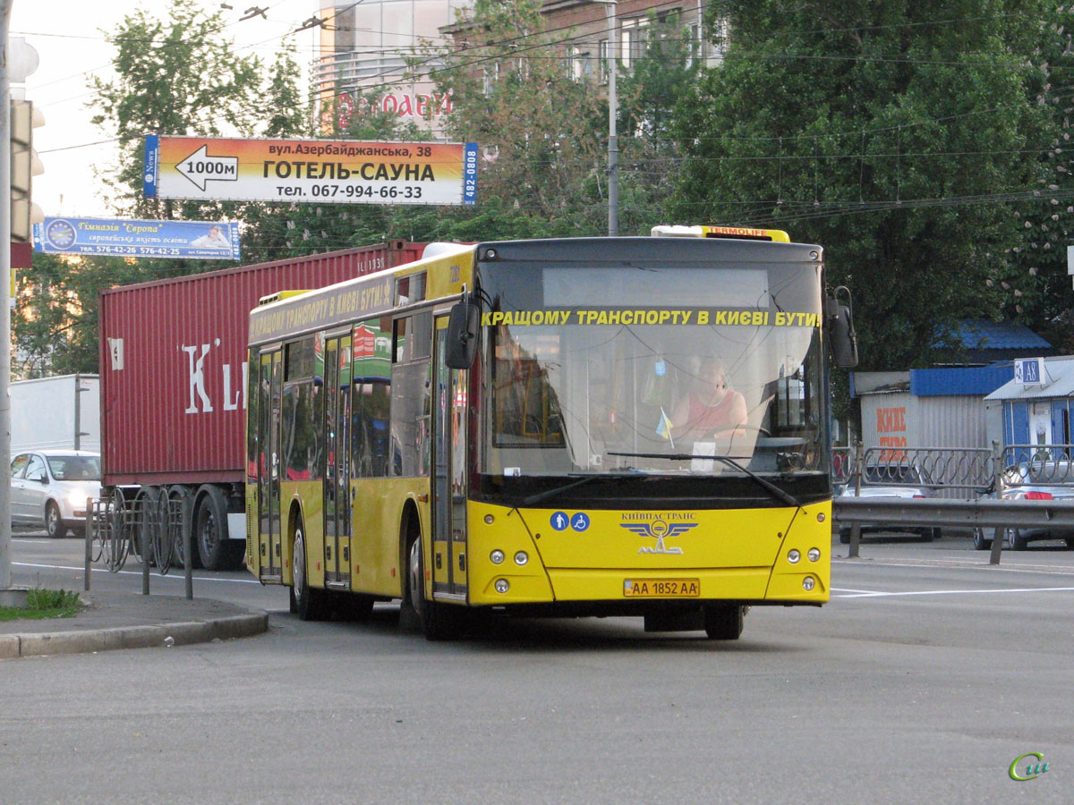Киев. МАЗ-203.065 AA1852AA