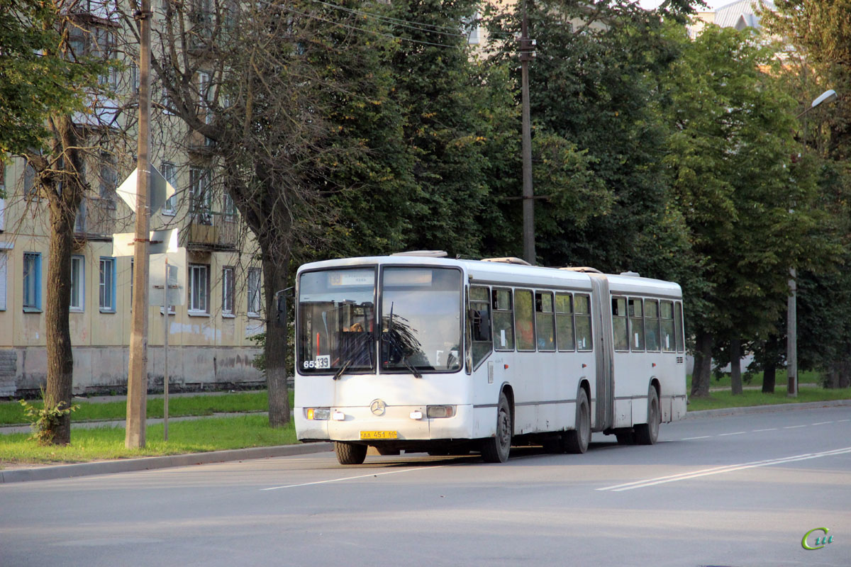 Ваш псков. Автобус Мерседес Бенц о 345g Псков. Городской автобус Мерседес Бенц 0345g Псков. Псков общественный транспорт. Mercedes 345g.