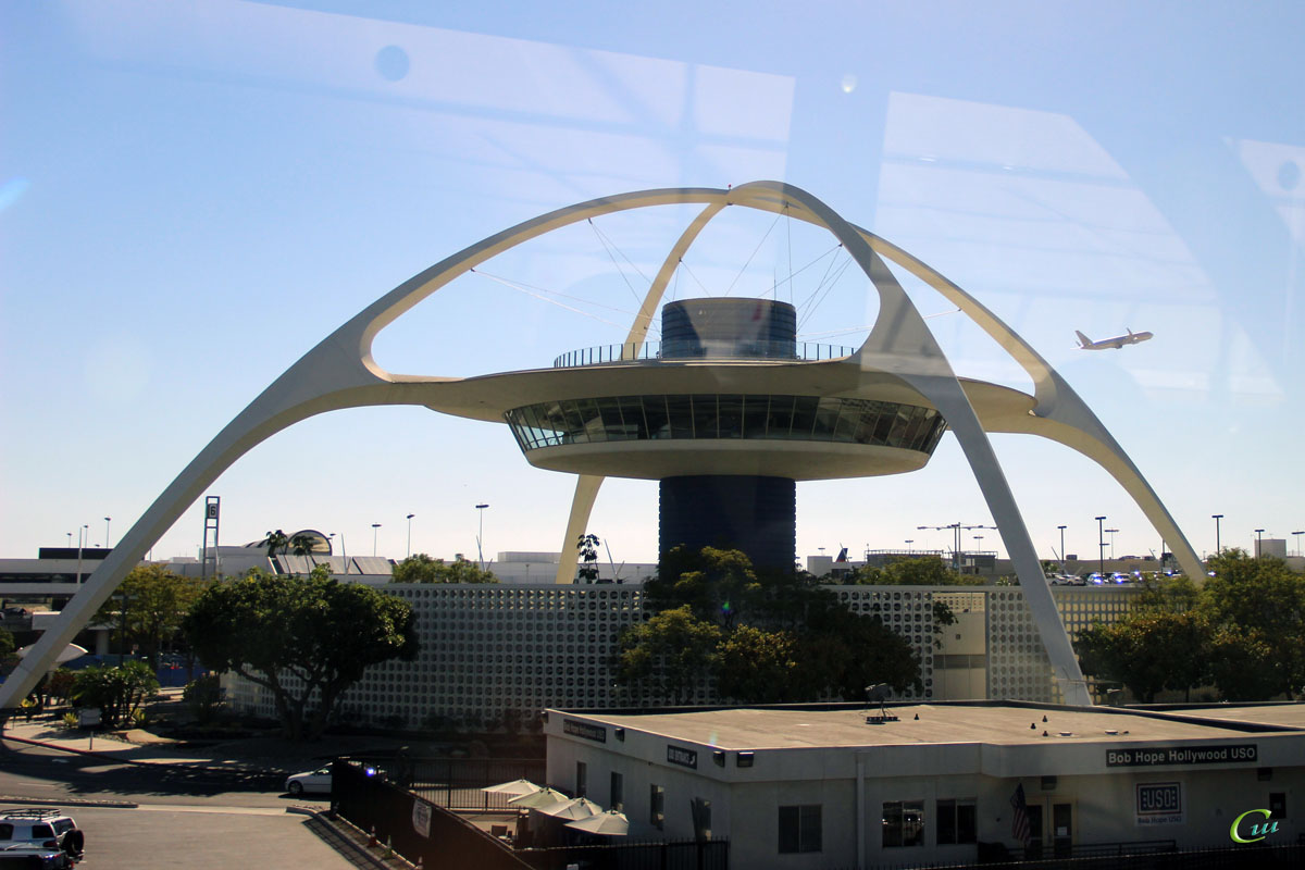 Лос-Анджелес. Theme Building на территории международного аэропорта Лос-Анджелеса (Los Angeles International Airport, LAX)