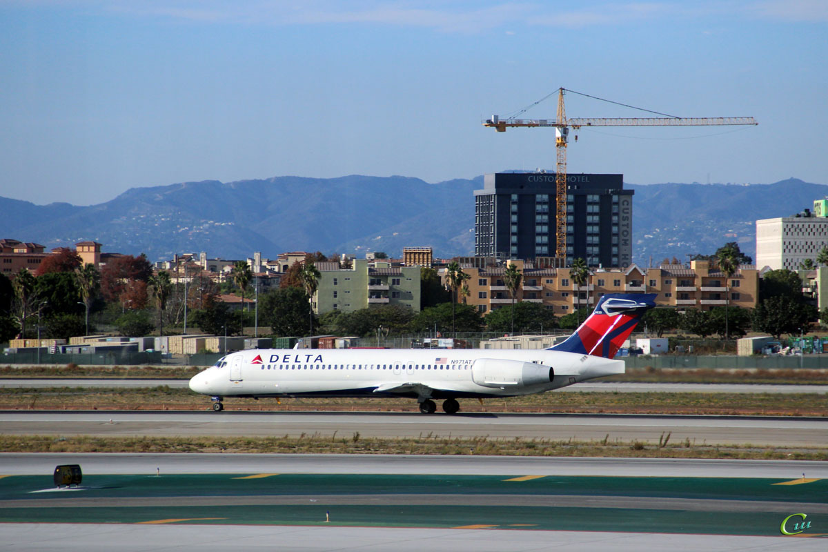 Лос-Анджелес. Самолет Boeing 717 (N971AT) авиакомпании Delta Air Lines