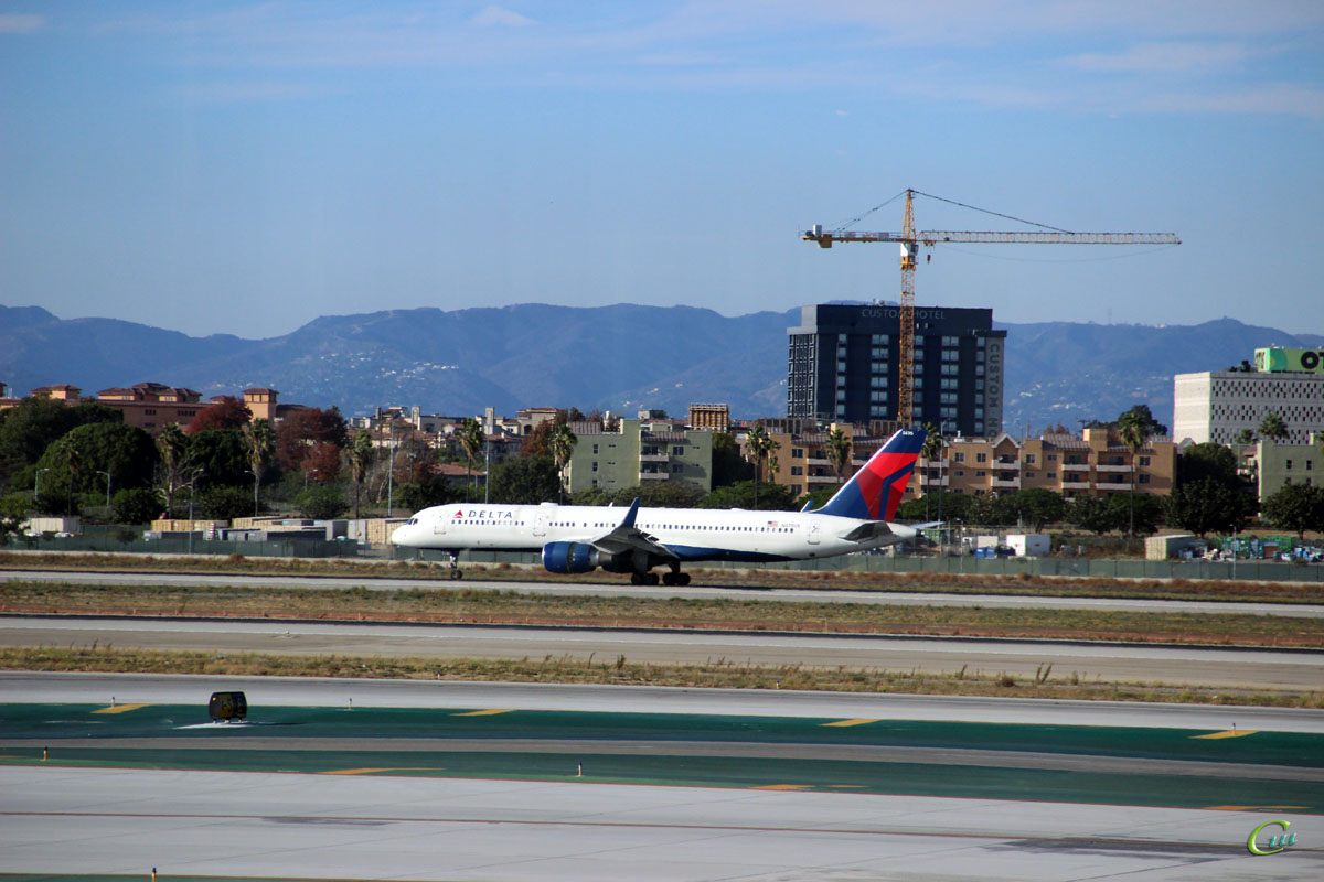 Лос-Анджелес. Самолет Boeing 757 (N535US) авиакомпании Delta Air Lines