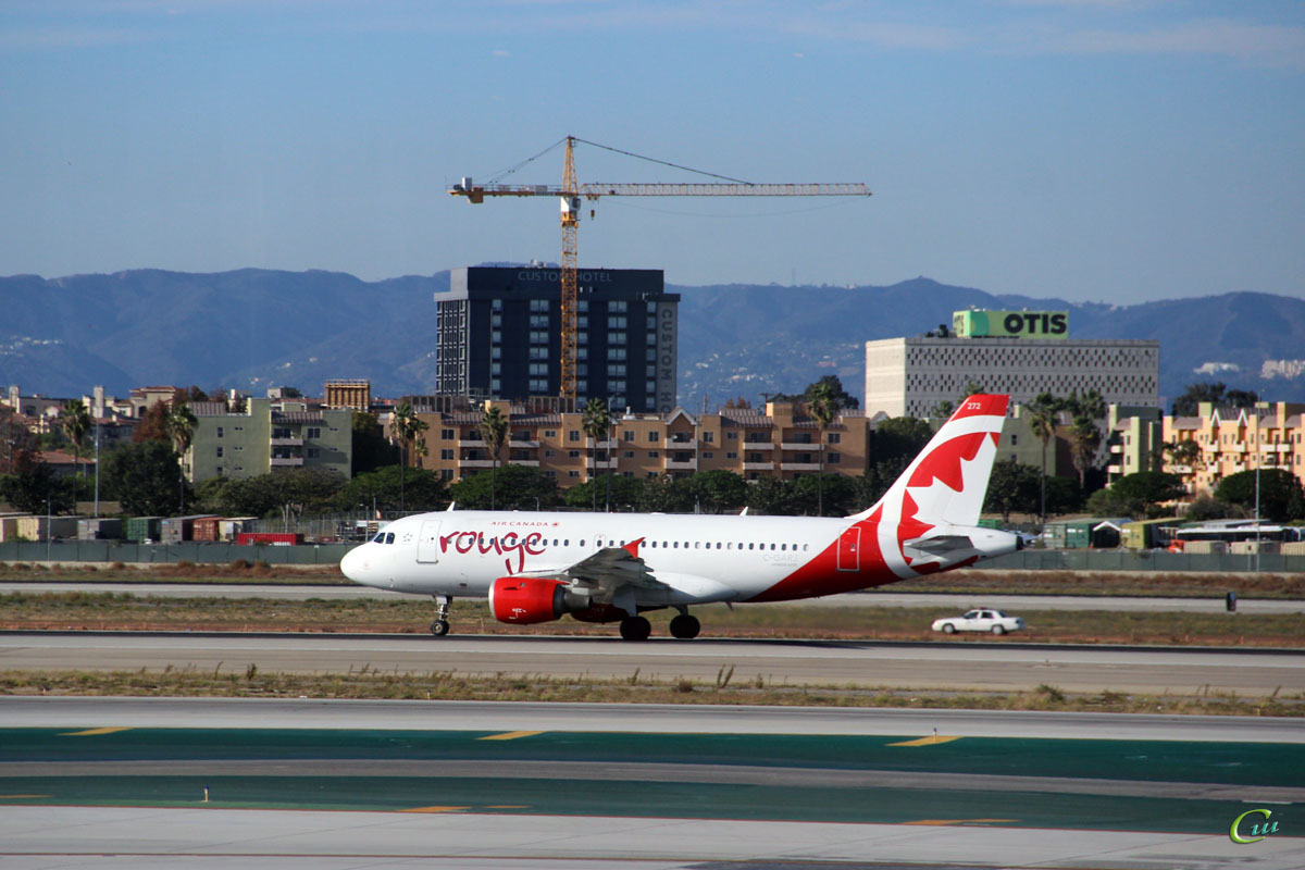 Лос-Анджелес. Самолет Airbus A319 (C-GARJ) авиакомпании Air Canada Rouge