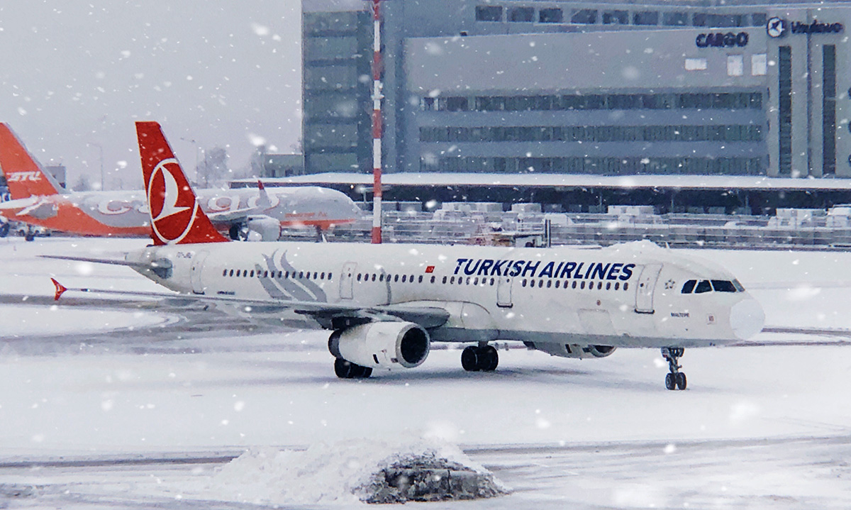 Turkish airlines внуково. Туркиш Эйрлайнс Внуково. Туркиш Эйрлайнс в аэропорту Внуково. Аэропорт Внуково a321 Turkish Airlines. Турецкие авиалинии Внуково.