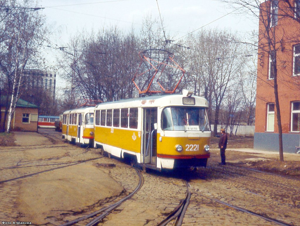 Москва. Tatra T3 (двухдверная) №2221