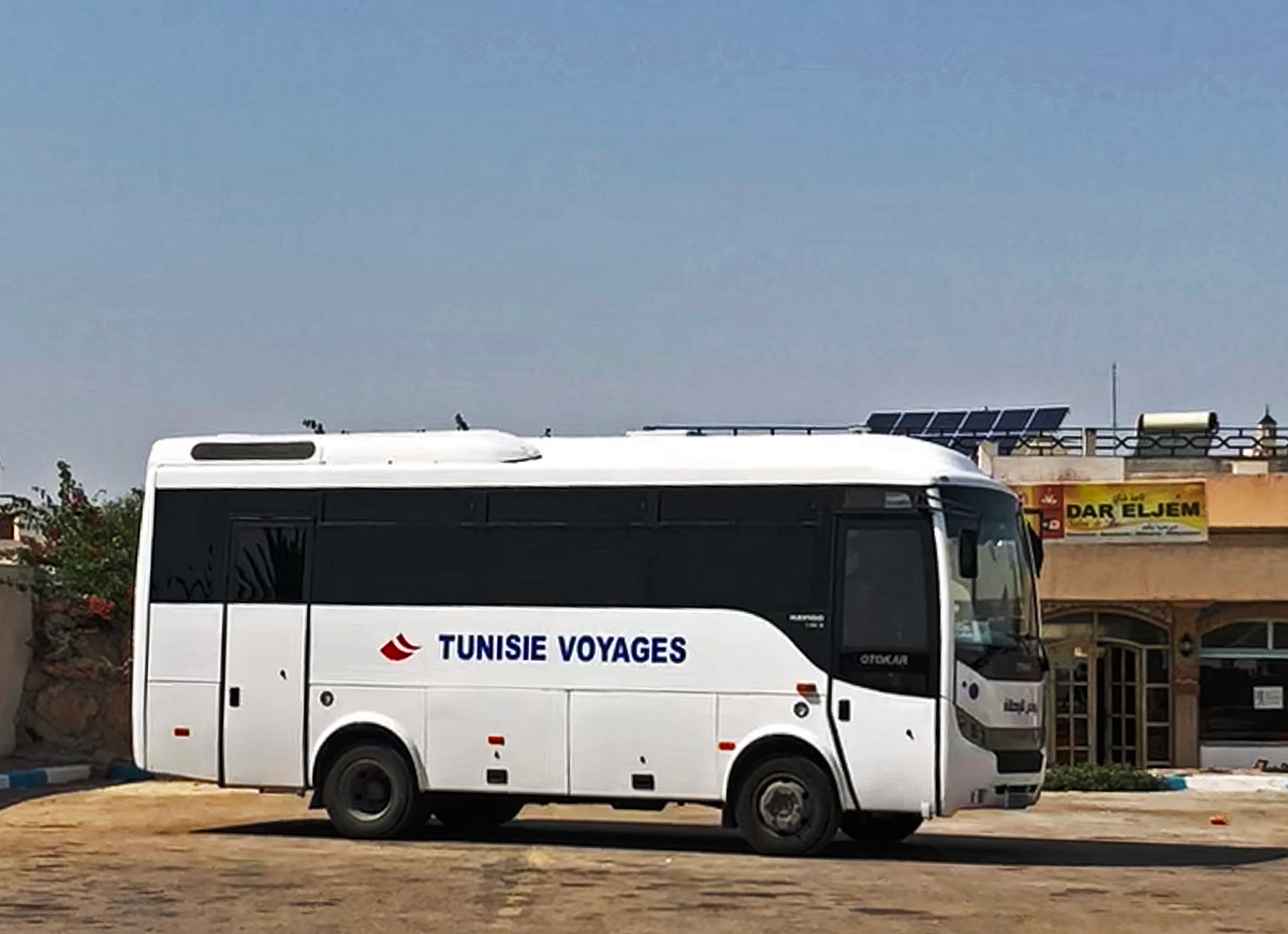Эль-Джем. Туристический автобус Tunisie Voyages