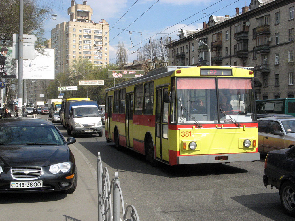 Киев. Škoda 14Tr02/6 №381