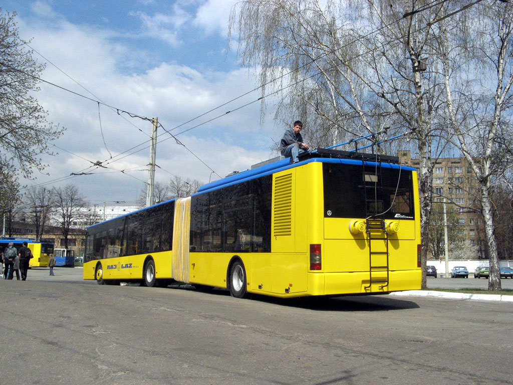 Киев. Новый троллейбус ЛАЗ-Е301 из партии № 2605-2619