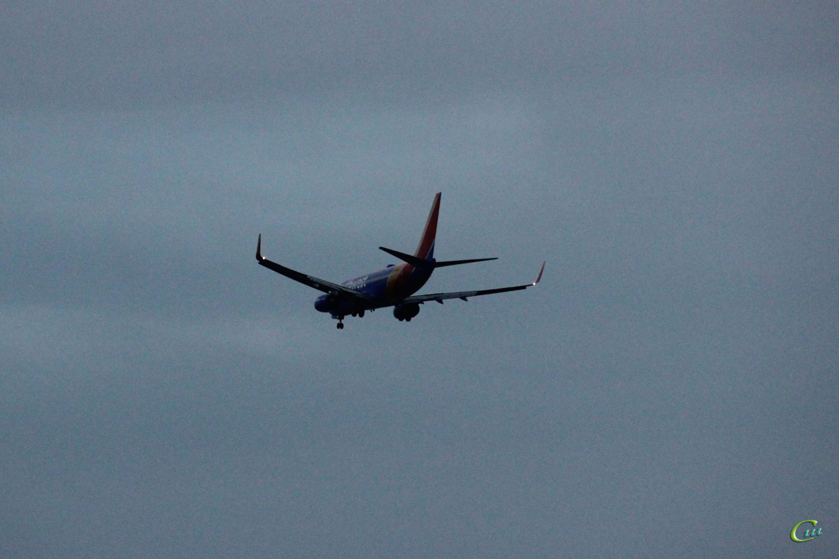 Вашингтон. Самолет Boeing 737 (N7853B) авиакомпании Southwest Airlines заходит на посадку в национальный аэропорт имени Рональда Рейгана (DCA)