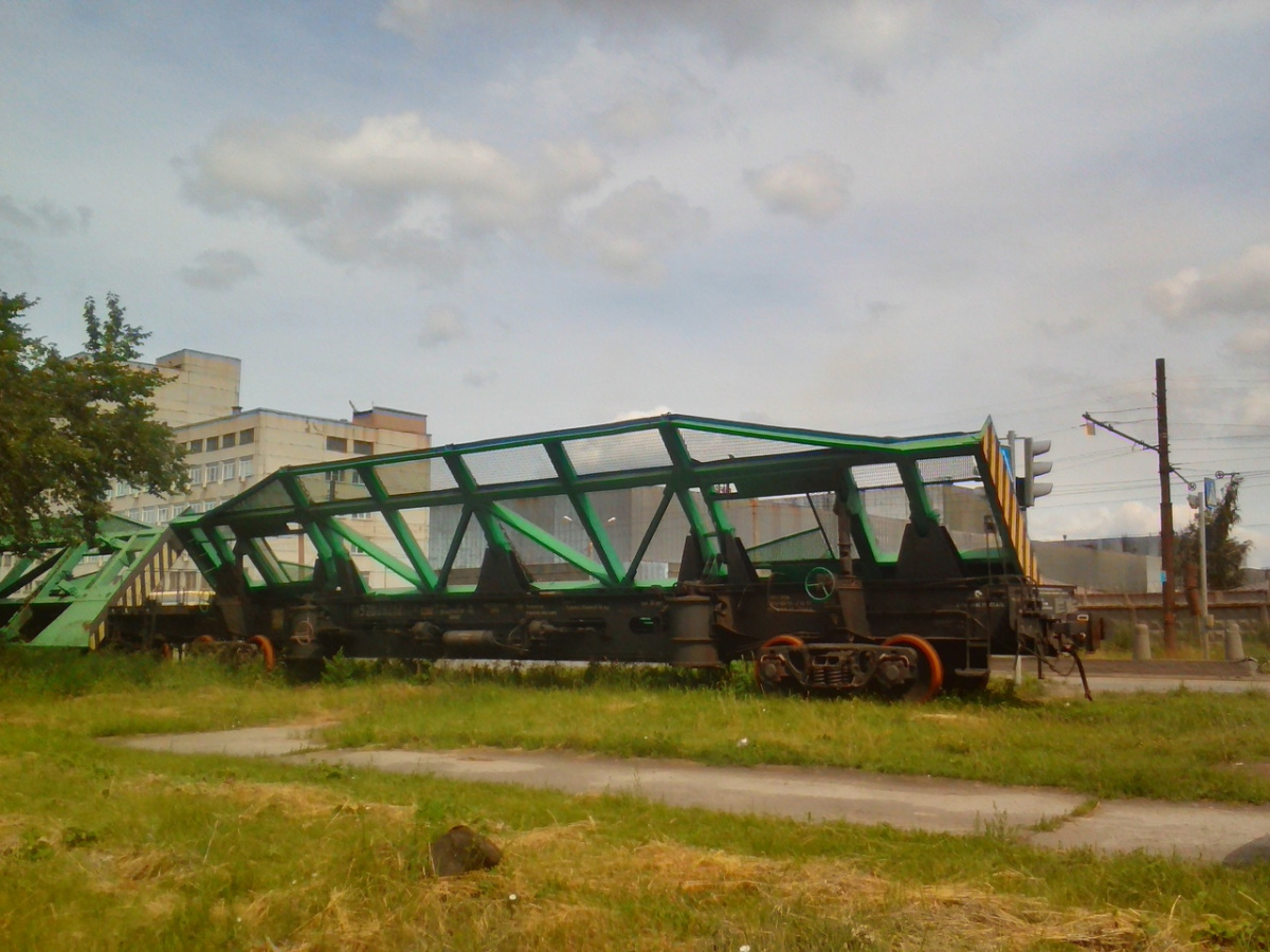 Челябинск. Платформы для транспортировки железнодорожных стрелочных переводов неподалёку от станции Подсобная
