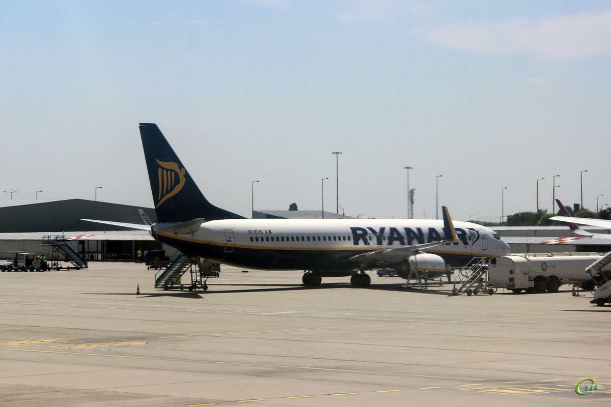 Будапешт. Самолет Boeing 737 (EI-EVG) авиакомпании Ryanair