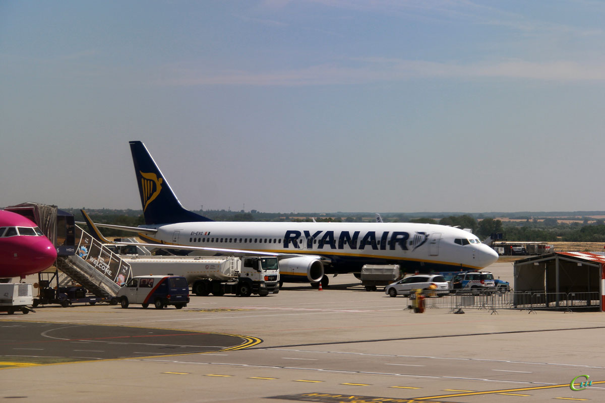 Будапешт. Самолет Boeing 737 (EI-EVG) авиакомпании Ryanair