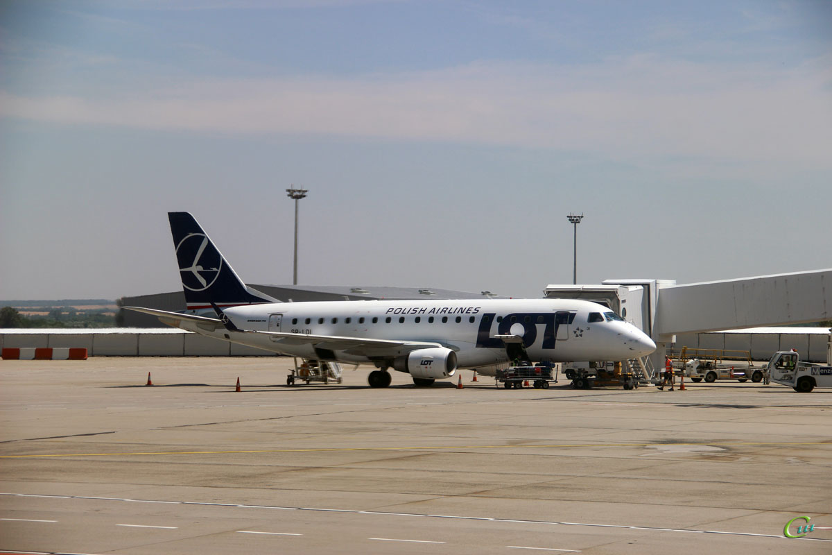 Будапешт. Самолет Embraer E-170 (SP-LDI) авиакомпании LOT Polish Airlines