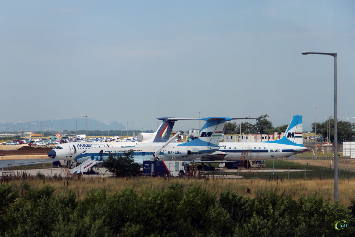 Будапешт. Музейные самолеты Ту-134 (HA-LBE), Ил-18В (HA-MOG) и Ту-154Б-2 (HA-LCG) авиакомпании Malév Hungarian Airlines